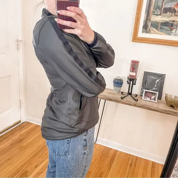 Lululemon Run Reflective Jacket Metallic Black - Picture 5 of 9